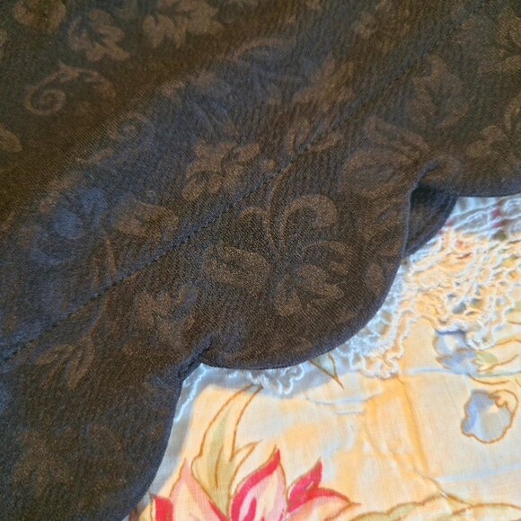 Monteau Los Angeles Black High Waisted Scalloped Brocade Shorts, Size XS - Picture 5 of 5